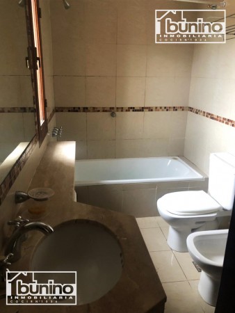 Casa en alquiler de 3 dormitorios - Zona norte, Rosario
