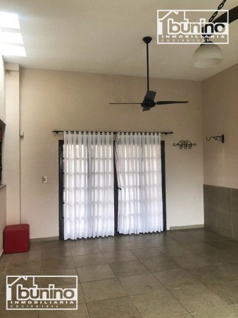 Casa en alquiler de 3 dormitorios - Zona norte, Rosario
