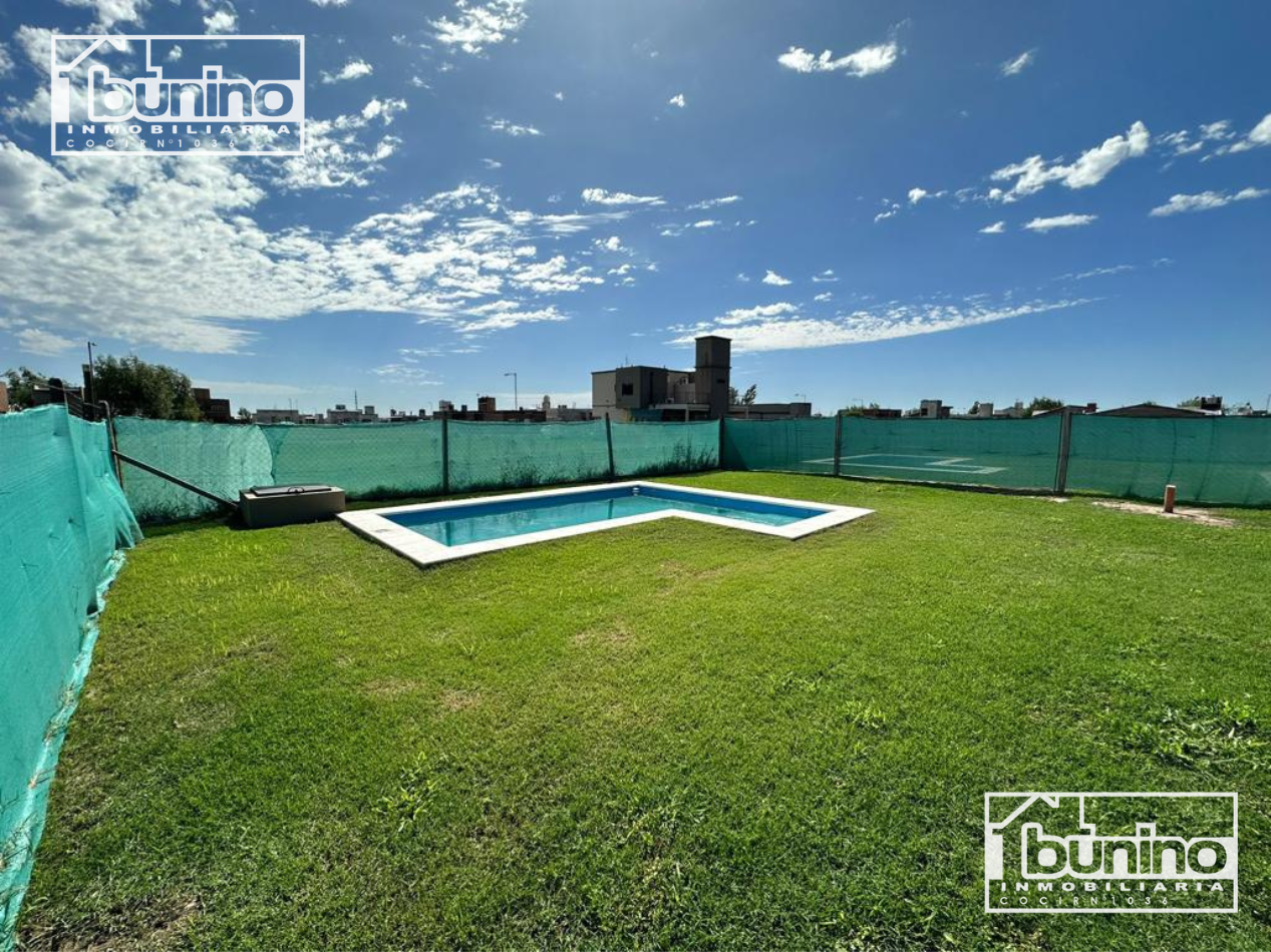 EN VENTA Casa 2 dormitorios, piscina y galeria - Funes Norte