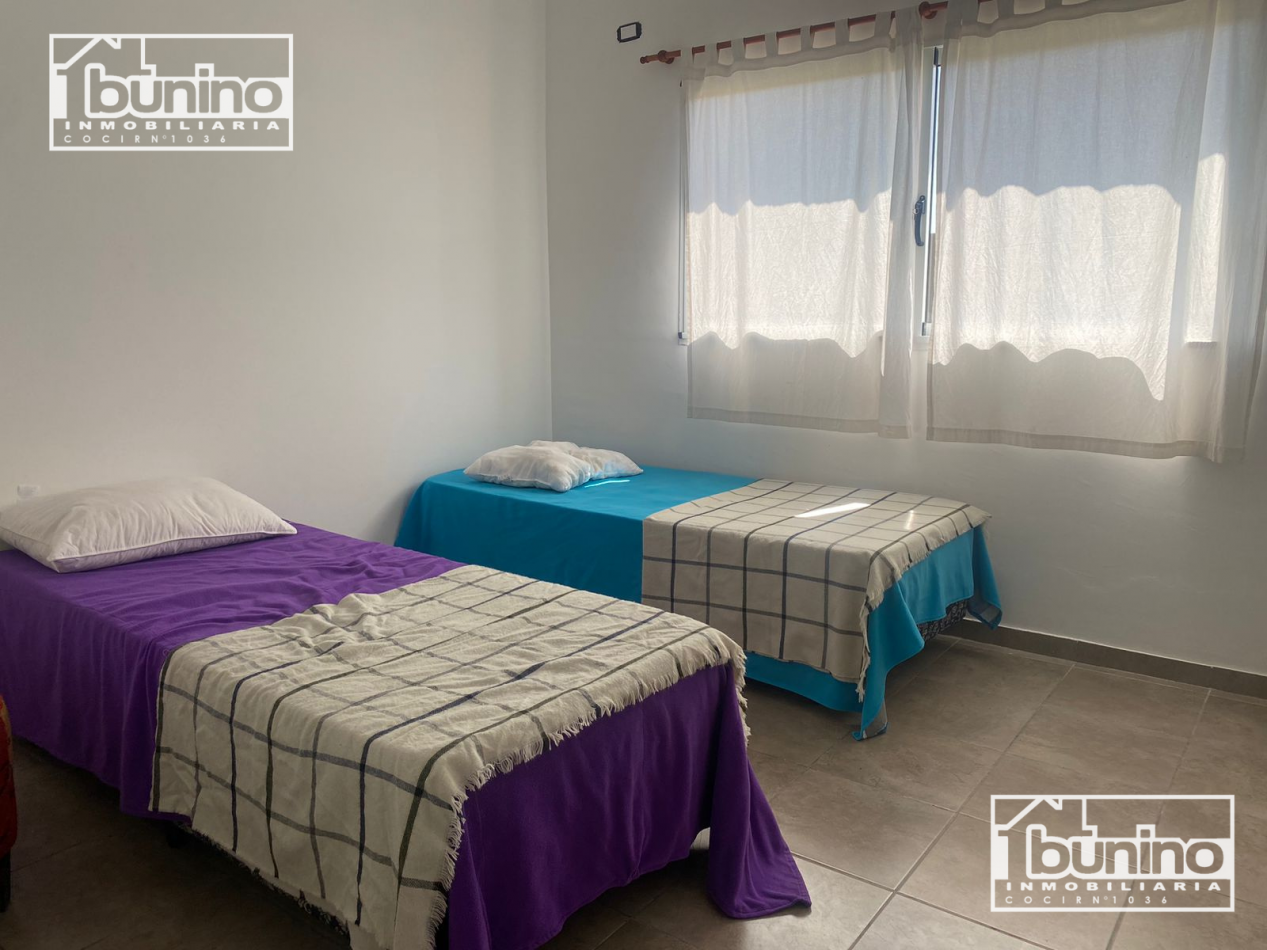 Casa EN VENTA 2 dormitorios, piscina y cochera - Funes Norte