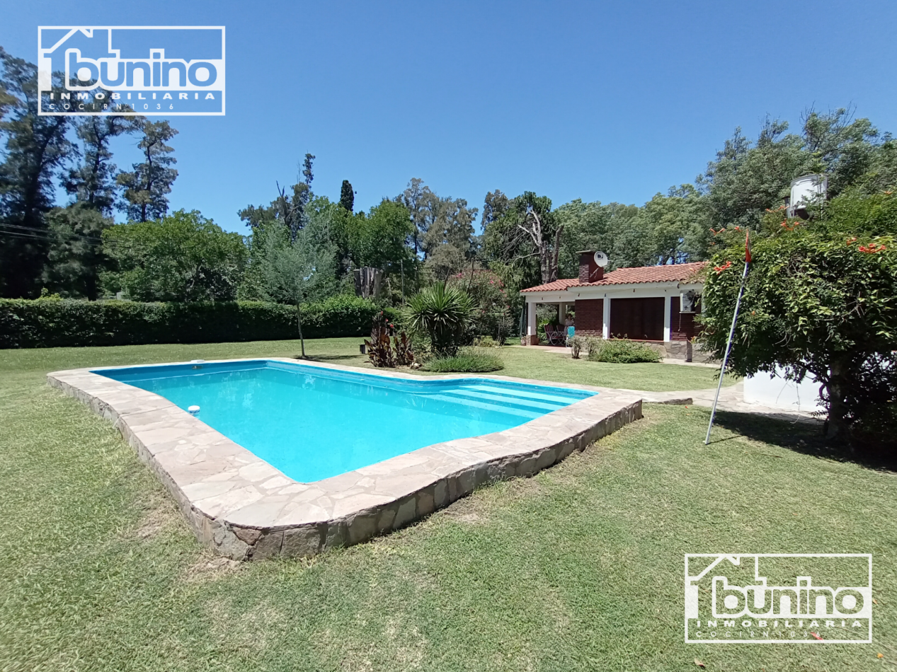 Casa alquiler temporario 3 habitaciones con piscina - Funes