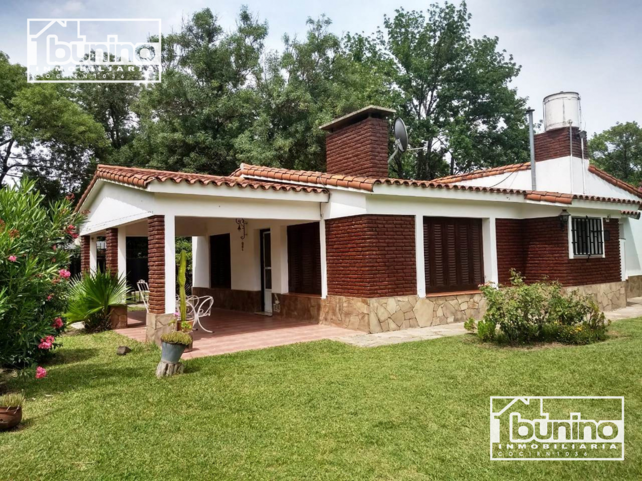 Casa alquiler temporario 3 habitaciones con piscina - Funes