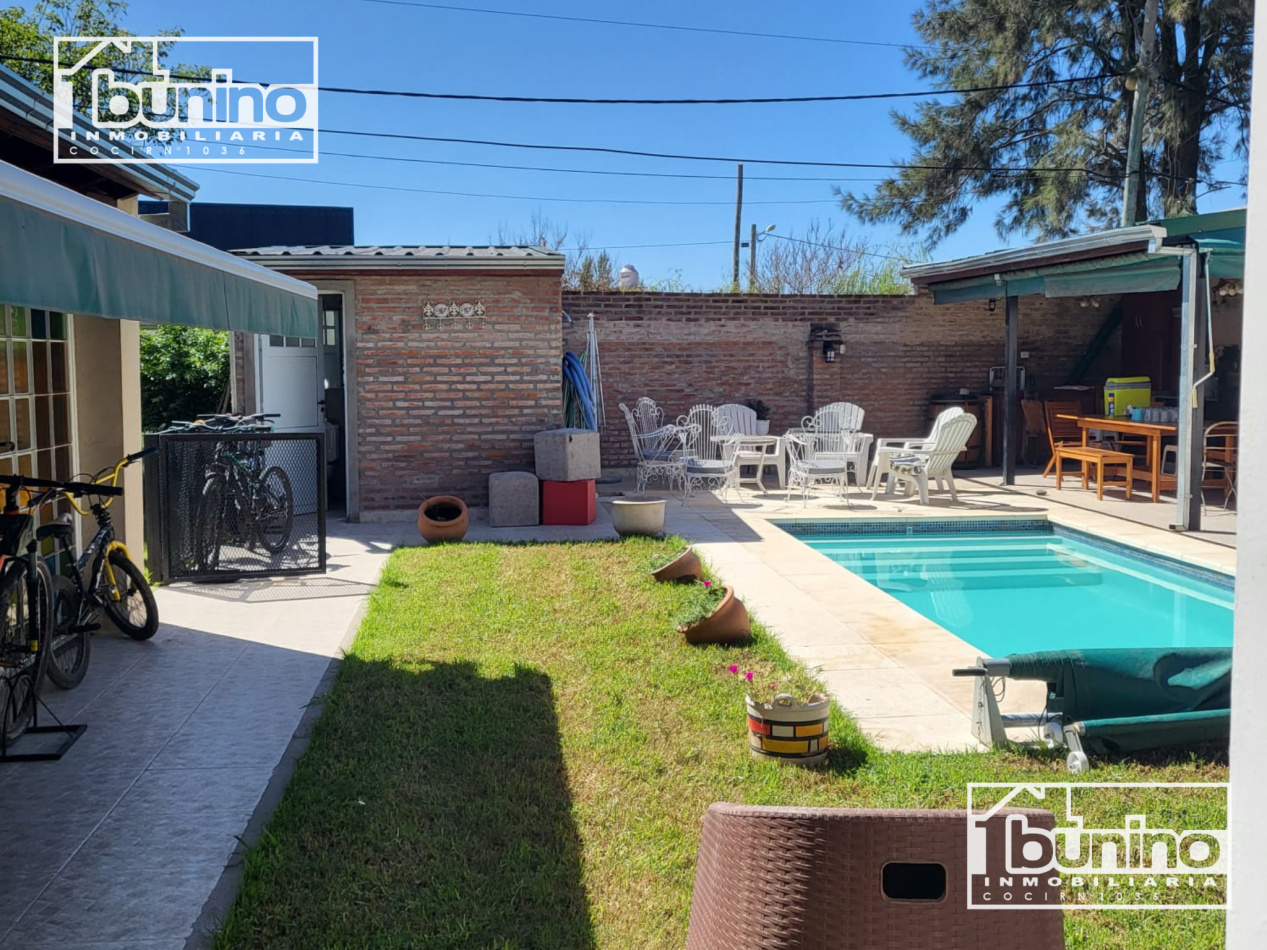 Casa alquiler temporario 4 habitaciones con piscina - Funes