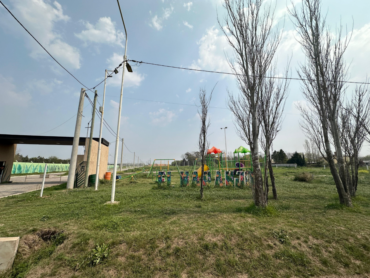 Terreno en venta en Barrio "El Naranjo" sobre esquina - Ibarlucea