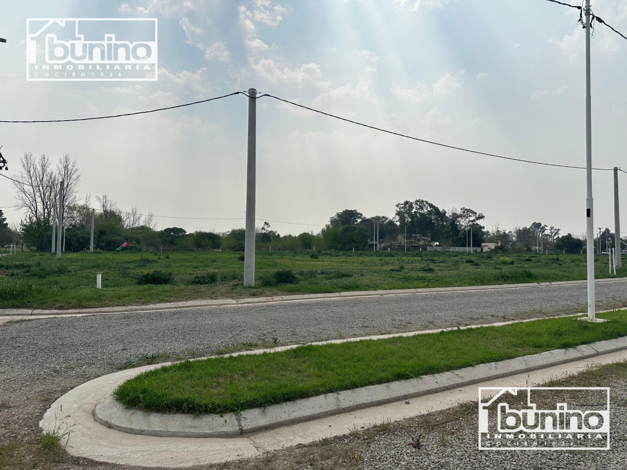 Terreno en venta en Barrio "El Naranjo" sobre esquina - Ibarlucea