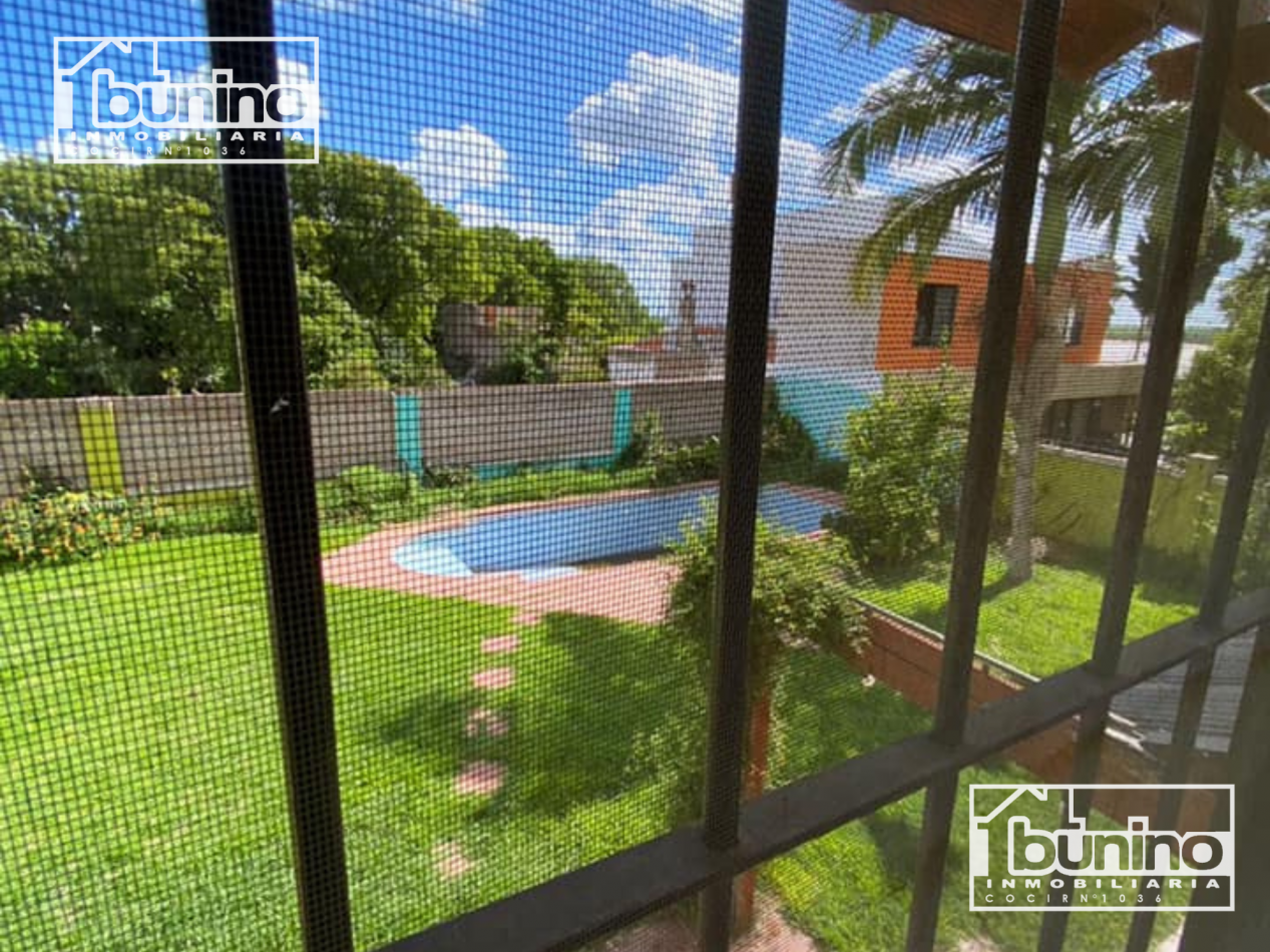 Casa en venta en Baigorria - 4 dormitorios. A 50 metros de la costanera 