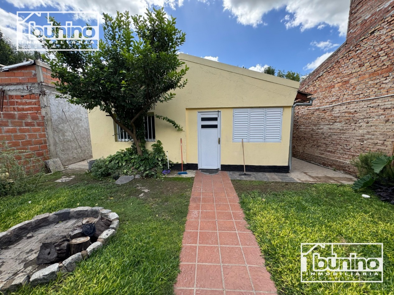 Casa EN VENTA , APTA CREDITO - 2 dorm. + comodin, Ibarlucea