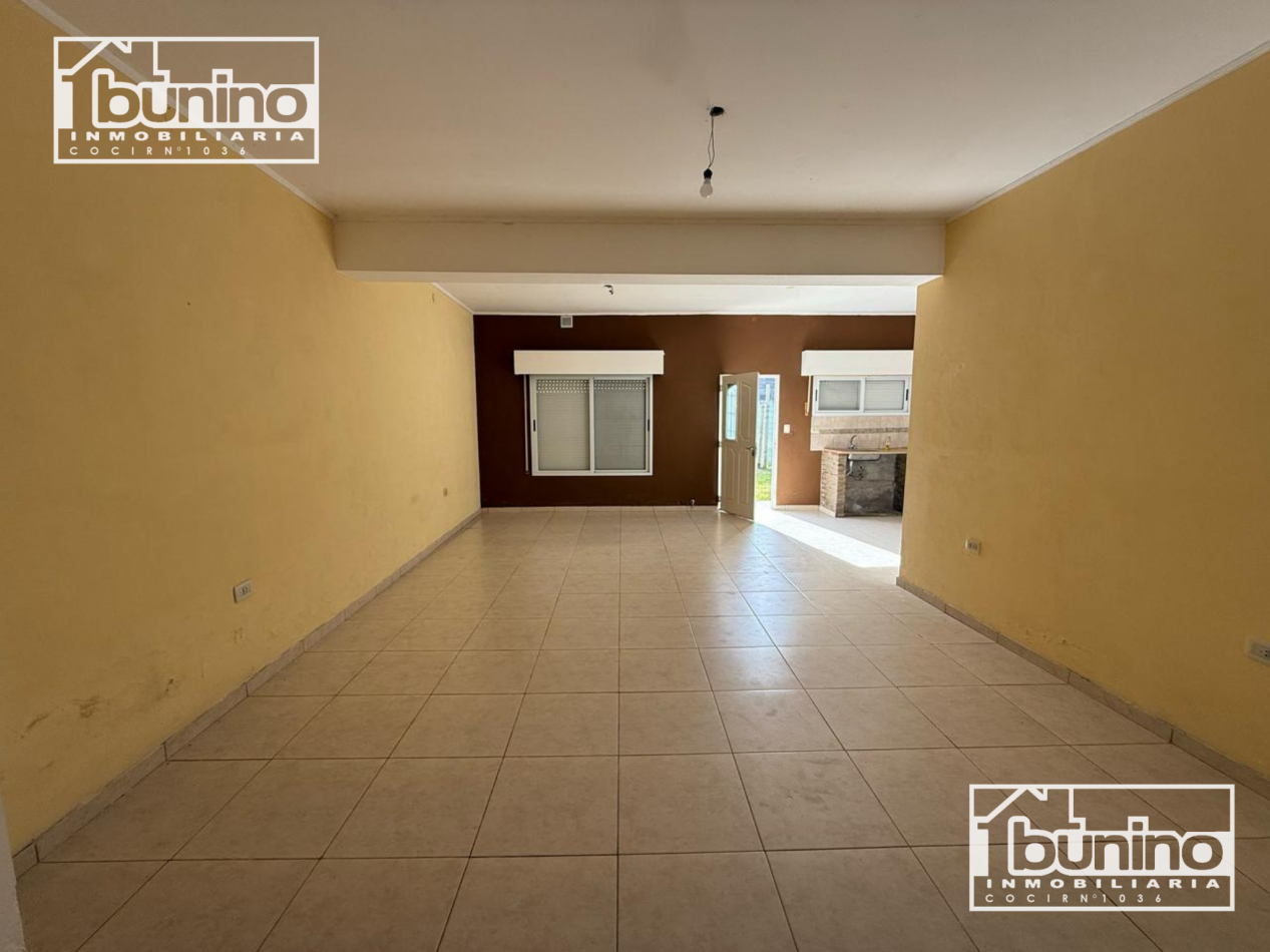 Casa de 2 dormitorios en alquiler - Ibarlucea