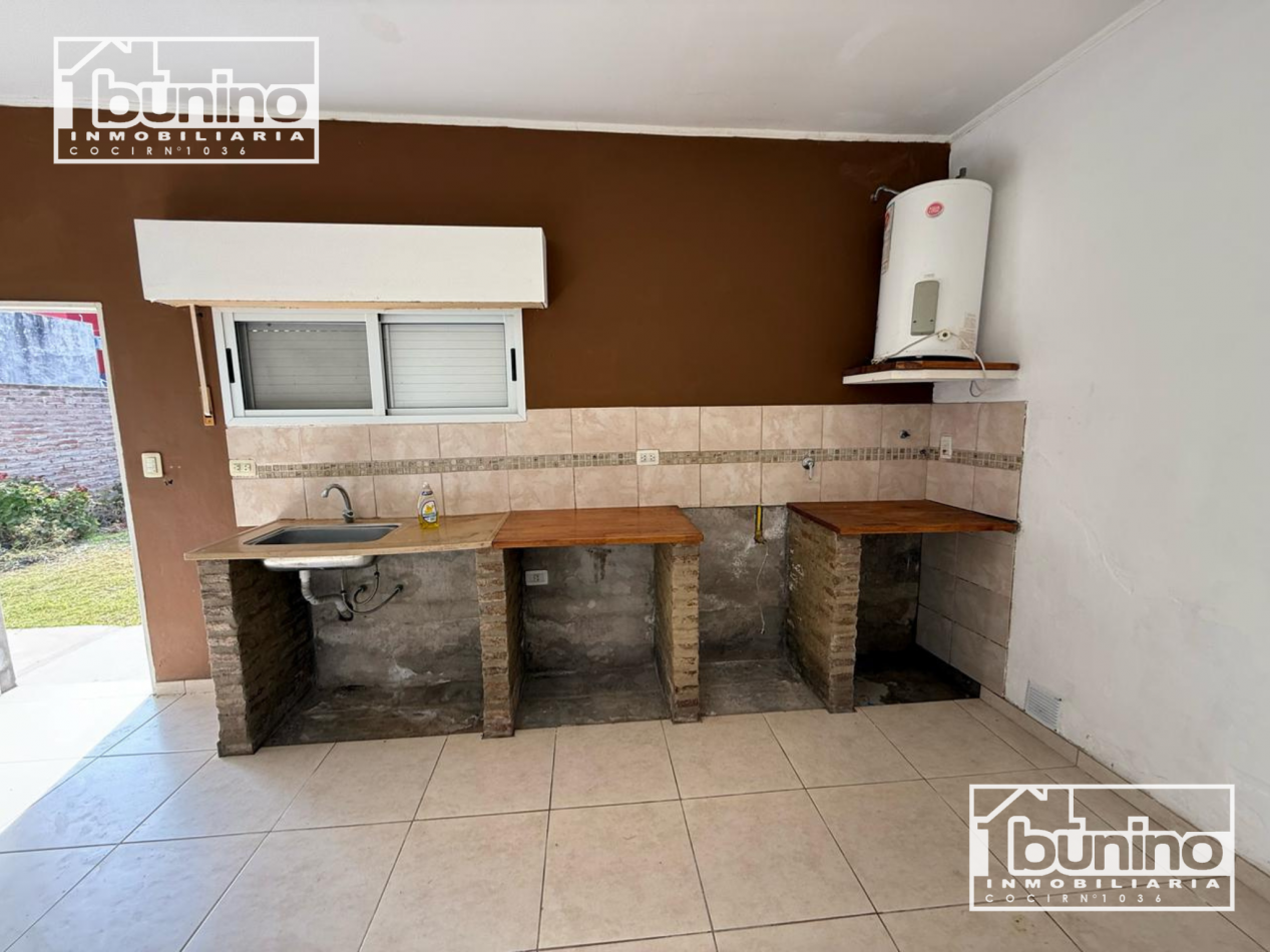 Casa de 2 dormitorios en alquiler - Ibarlucea