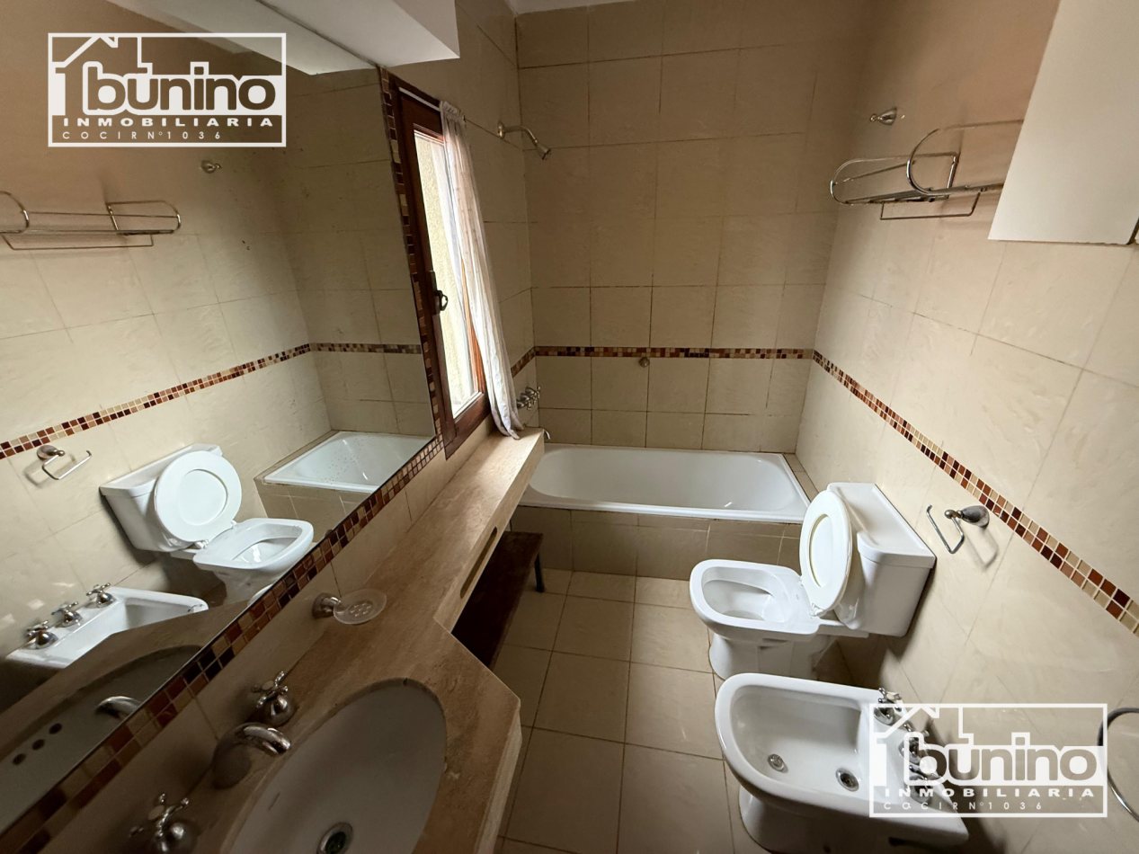 Casa en alquiler de 3 dormitorios - Zona norte, Rosario