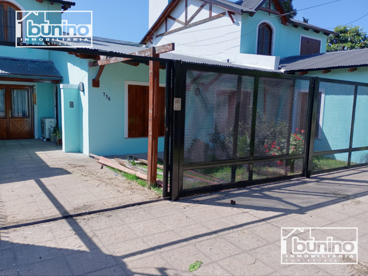 Casa en alquiler en Baigorria, 4 dormitorios - 50 metros de costanera 