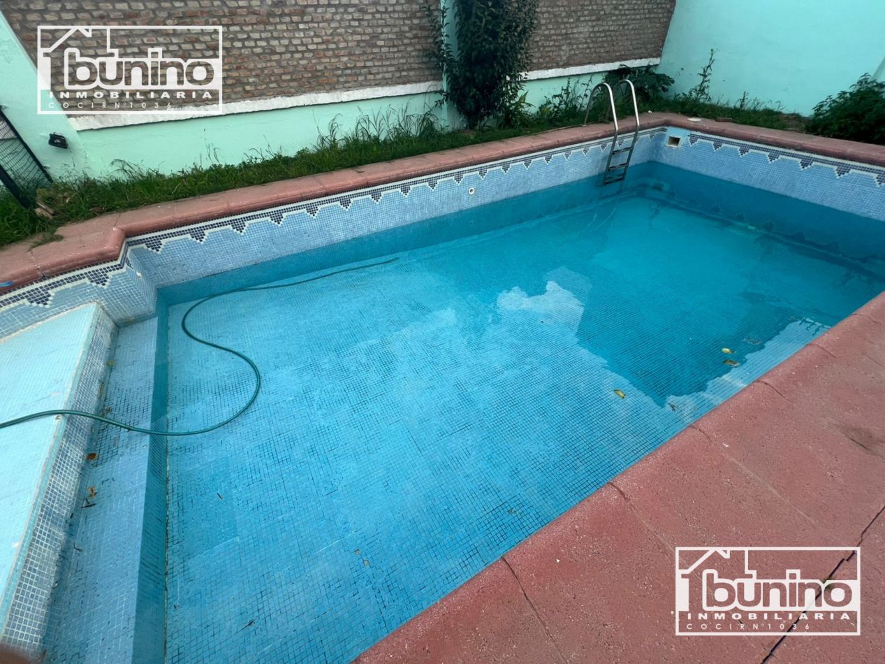 Casa en alquiler en Baigorria, 4 dormitorios - 50 metros de costanera 