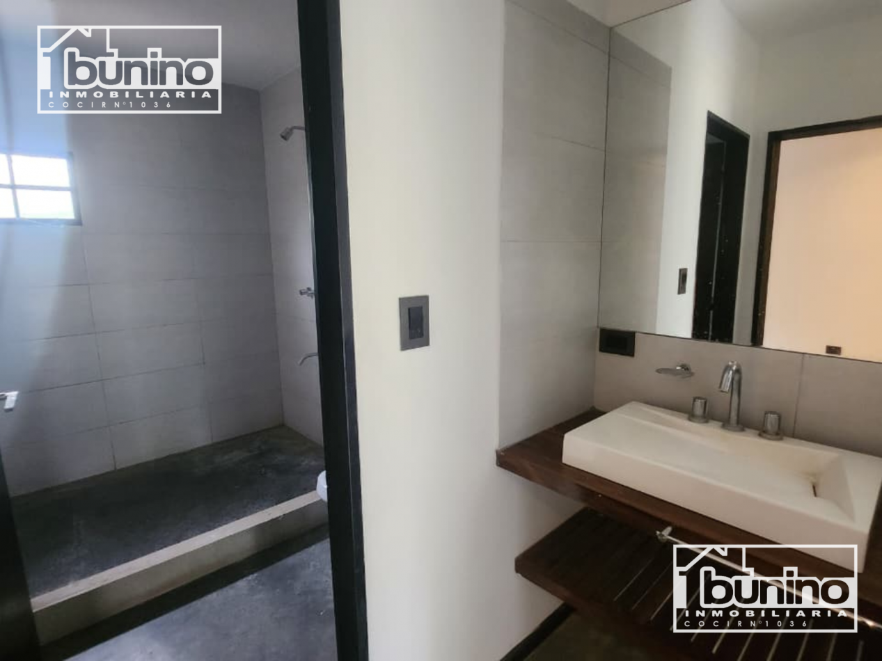 Casa en venta de 2 dormitorios - Barrio Las Tardes, Roldan