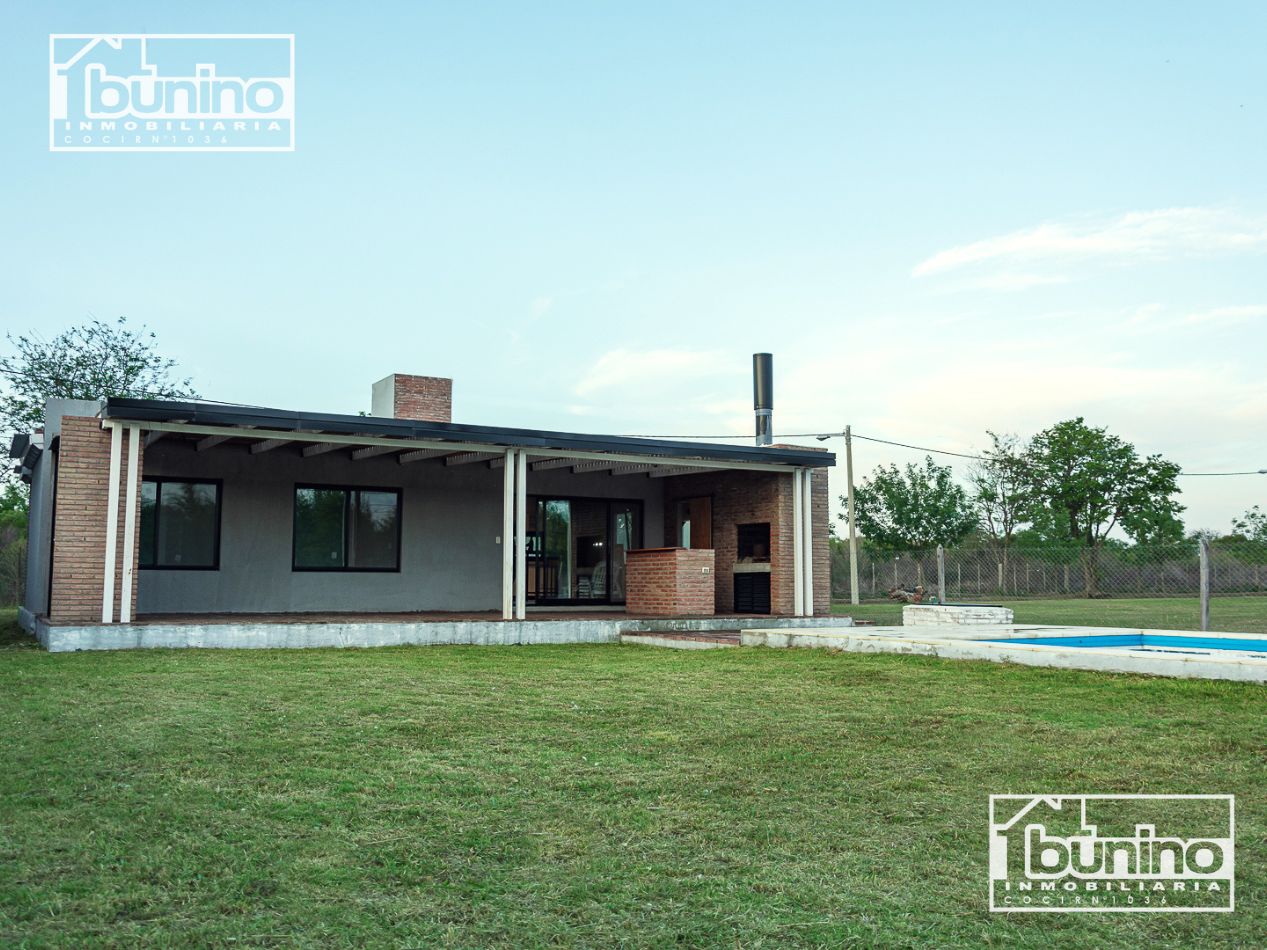 Casa en alquiler permanente en Ibarlucea, Country Las Casuarinas - 2 dormitorios, parque y piscina