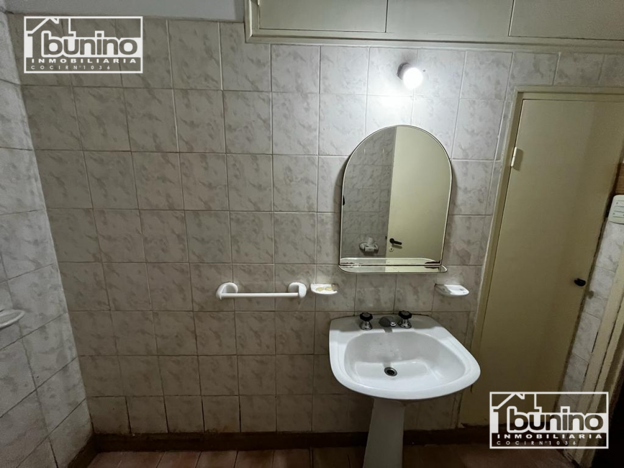 Casa a la venta de 2 dormitorios, cochera y quincho - Capitan Bermudez