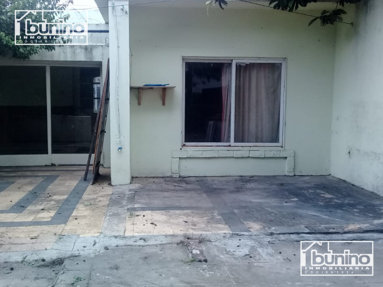Casa a la venta de 2 dormitorios, cochera y quincho - Capitan Bermudez