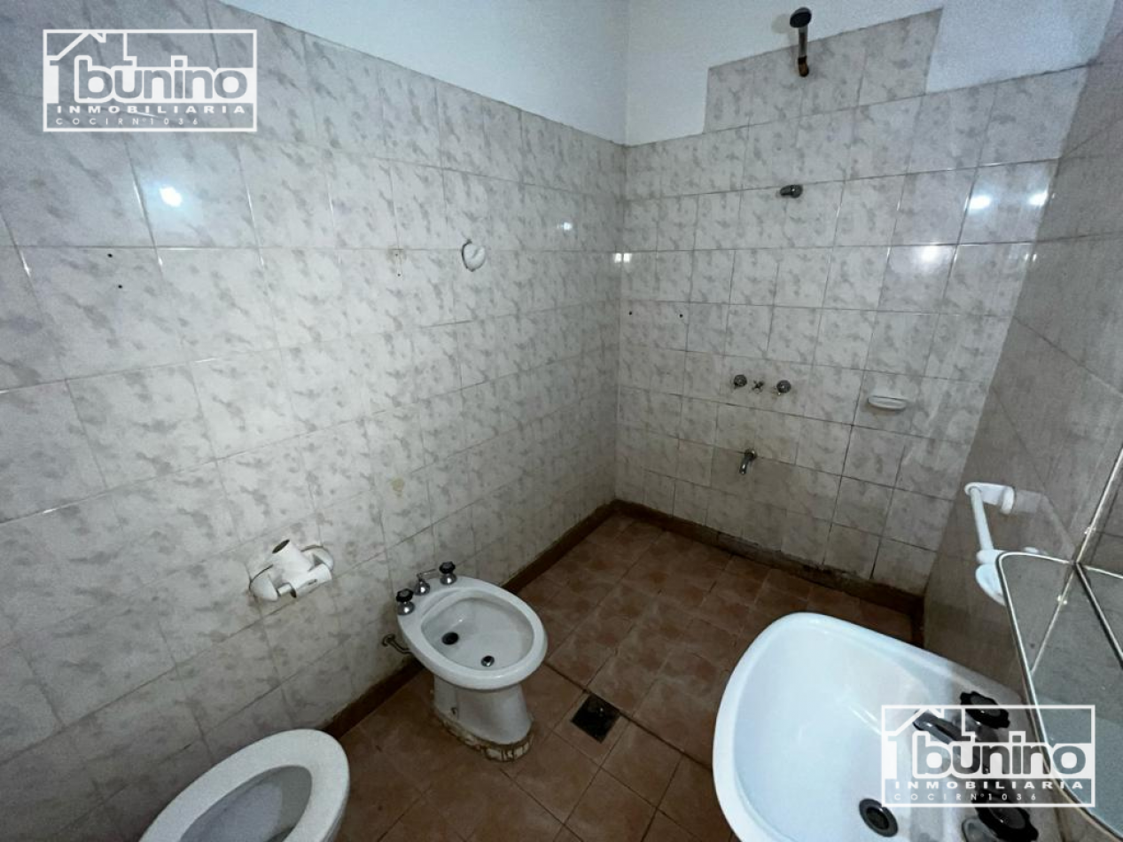 Casa a la venta de 2 dormitorios, cochera y quincho - Capitan Bermudez