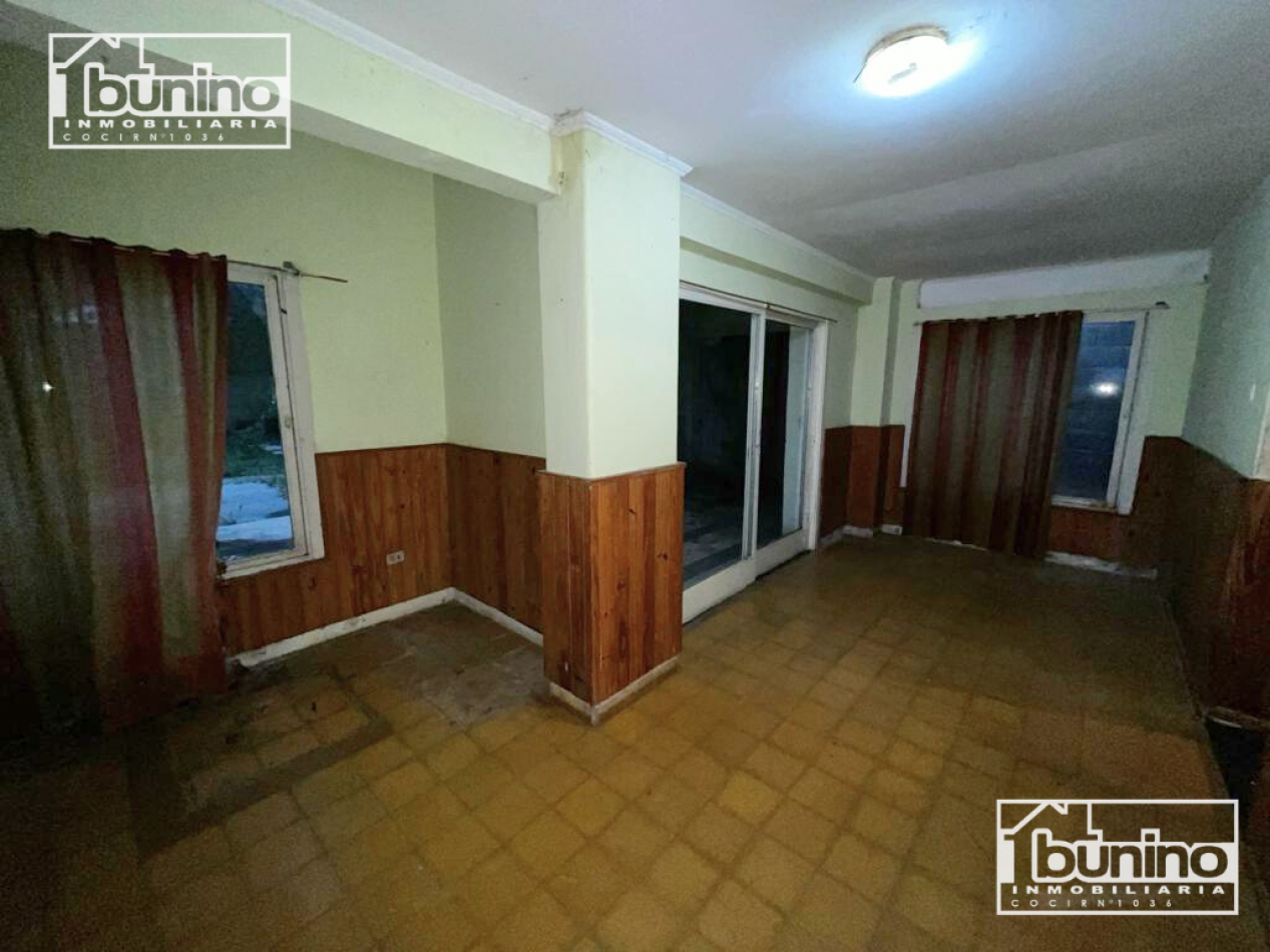 Casa a la venta de 2 dormitorios, cochera y quincho - Capitan Bermudez