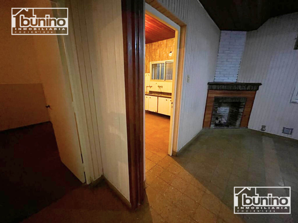 Casa a la venta de 2 dormitorios, cochera y quincho - Capitan Bermudez