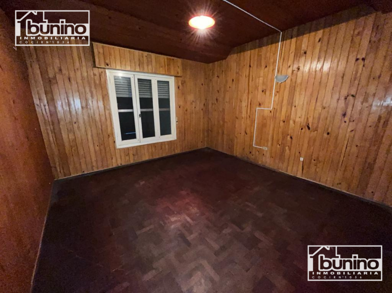 Casa a la venta de 2 dormitorios, cochera y quincho - Capitan Bermudez