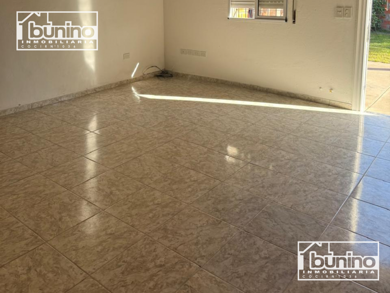 Casa 2 dormitorios en venta - Granadero Baigorria