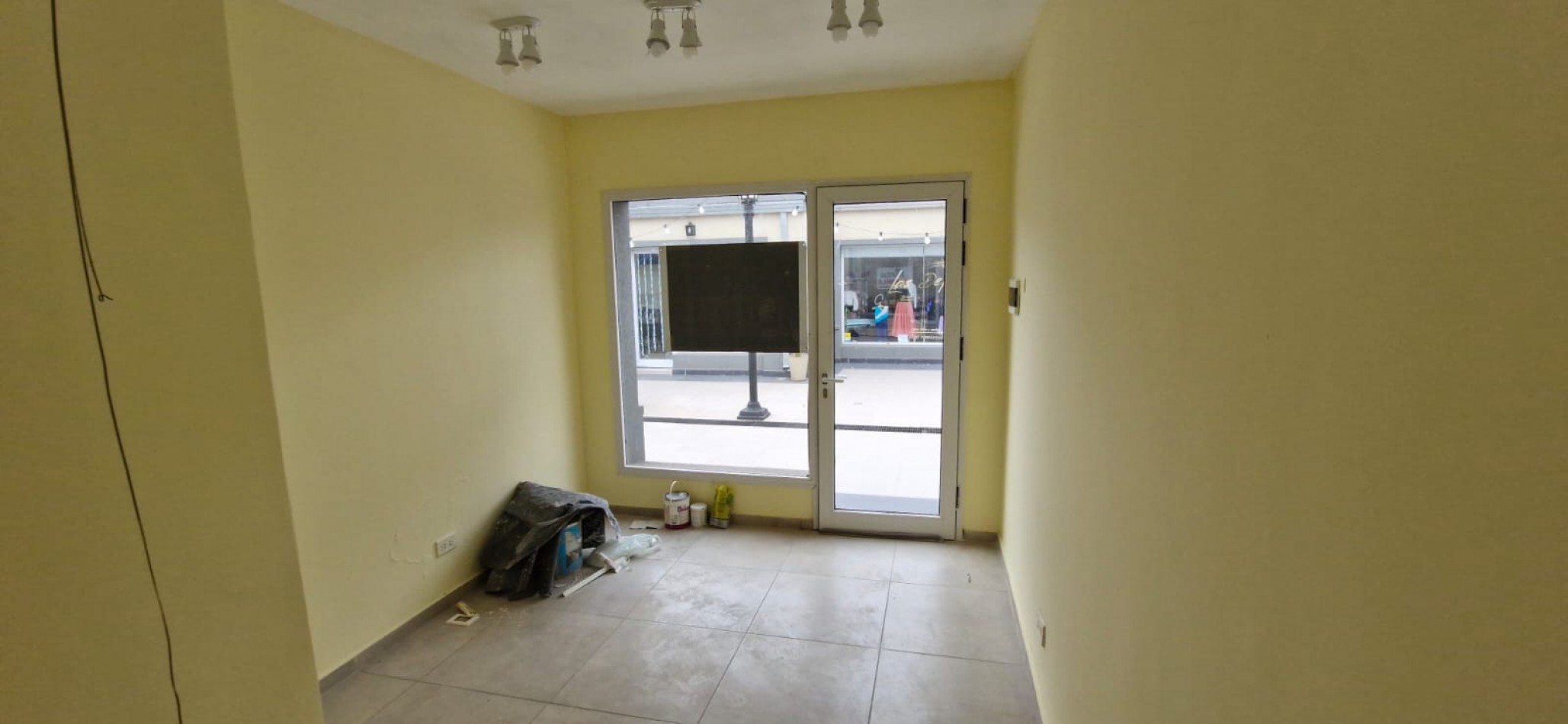 LOCAL COMERCIAL EN ALQUILER - PASEO SAN MARTIN IBARLUCEA