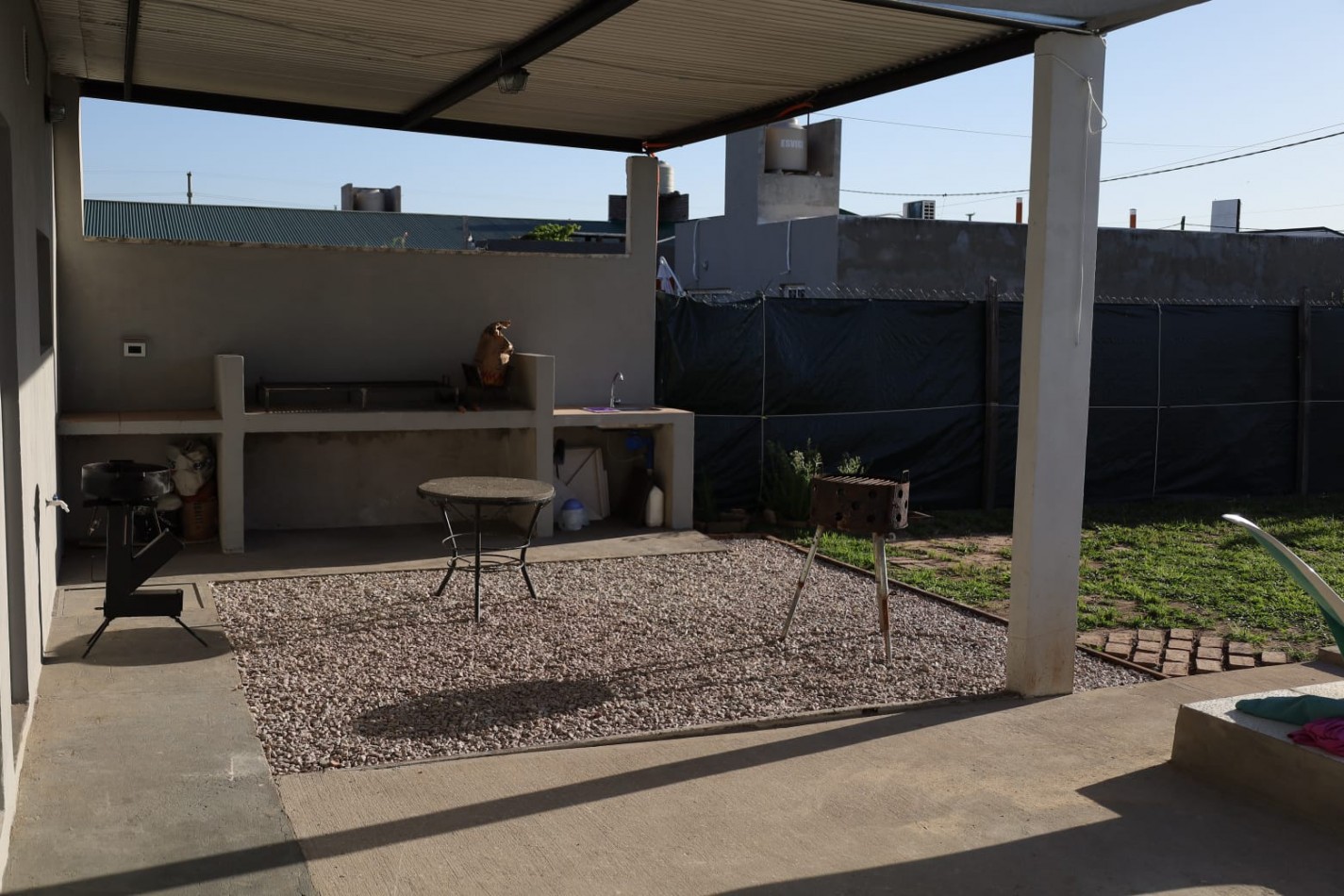 Casa tipo loft en venta en Granadero Baigorria - Con piscina y parque