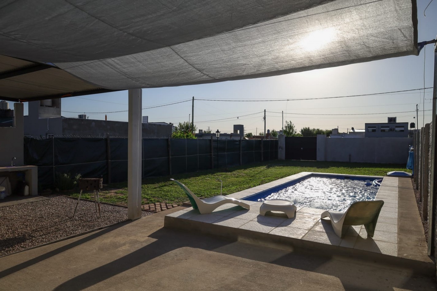 Casa tipo loft en venta en Granadero Baigorria - Con piscina y parque