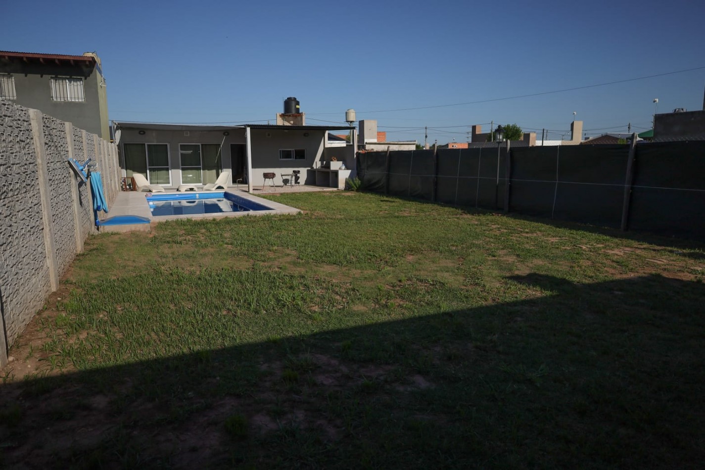 Casa tipo loft en venta en Granadero Baigorria - Con piscina y parque