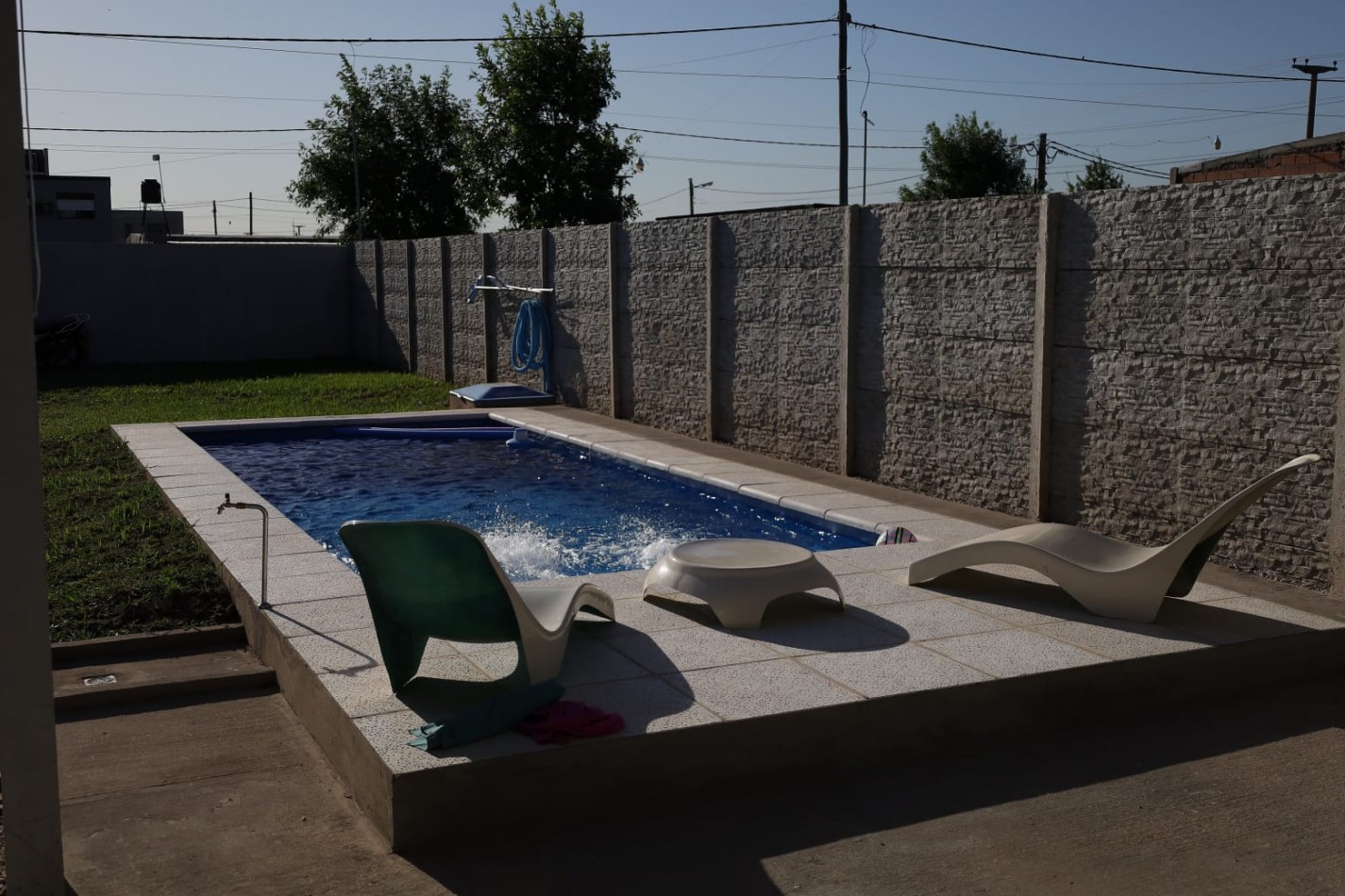 Casa tipo loft en venta en Granadero Baigorria - Con piscina y parque
