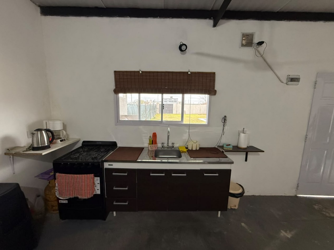 Casa tipo loft en venta en Granadero Baigorria - Con piscina y parque
