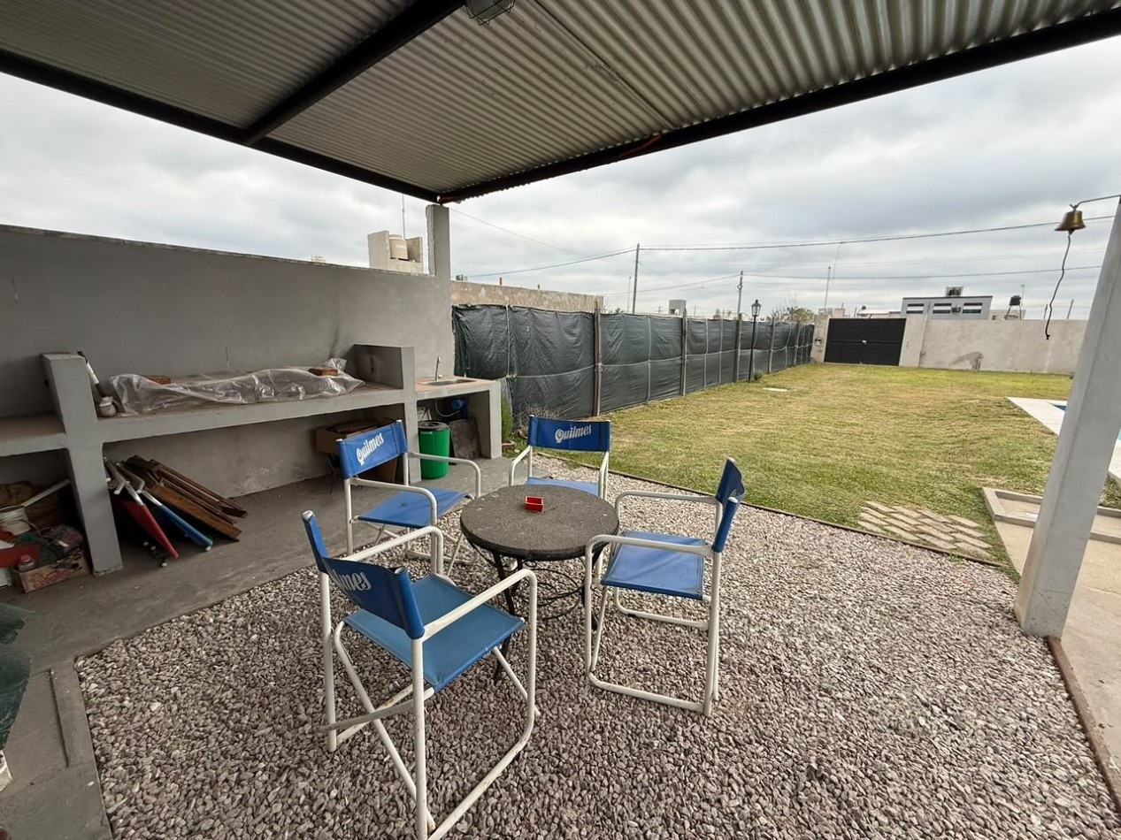 Casa tipo loft en venta en Granadero Baigorria - Con piscina y parque