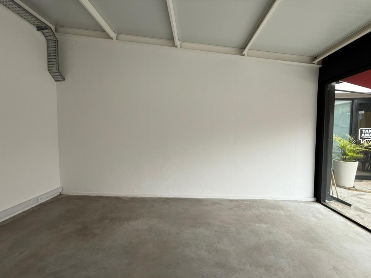 Local comercial en alquiler - Ibarlucea, Paseo comercial