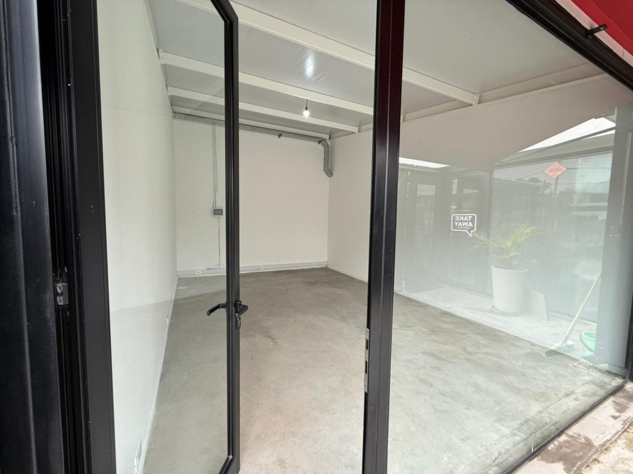 Local comercial en alquiler - Ibarlucea, Paseo comercial