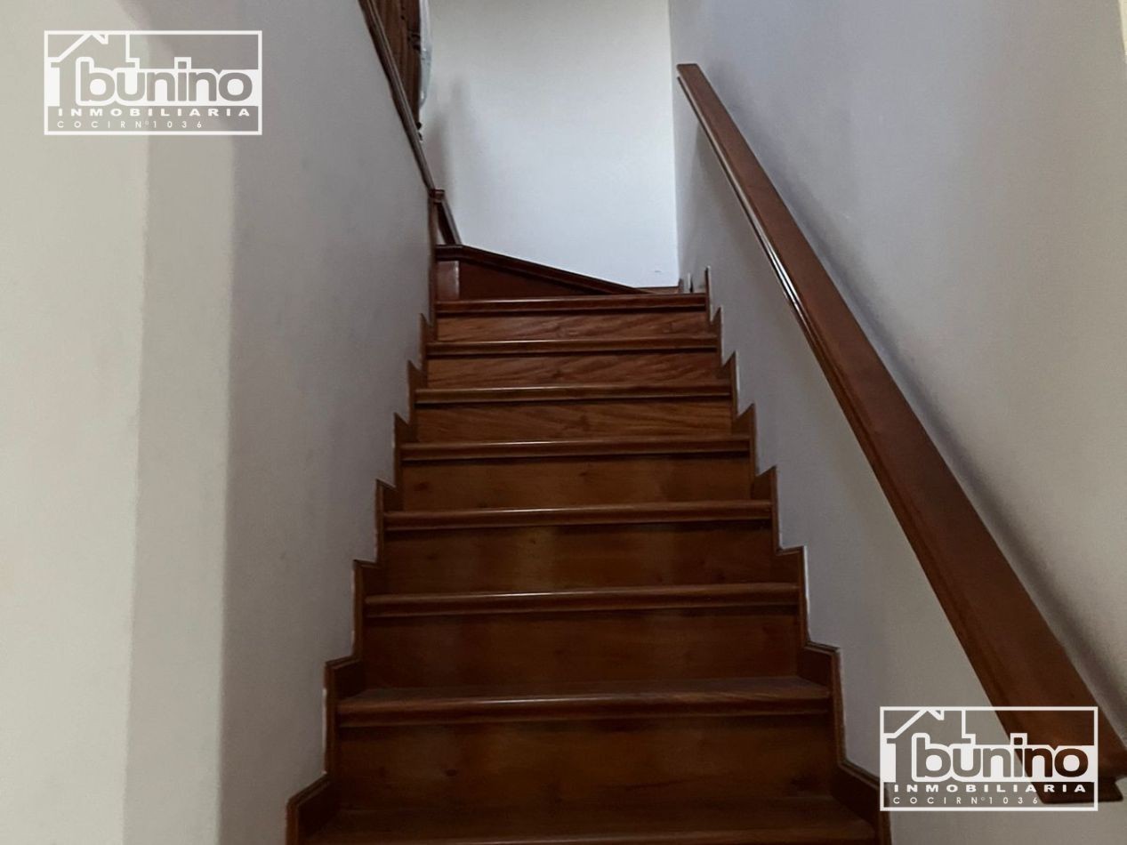 Casa en alquiler en Baigorria, 4 dormitorios - 50 metros de costanera 