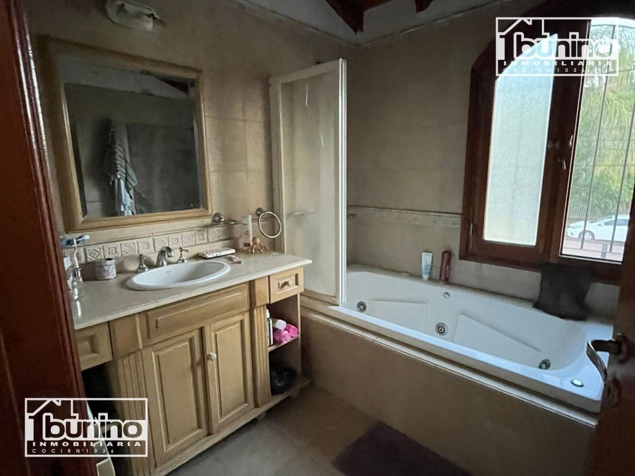 Casa en alquiler en Baigorria, 4 dormitorios - 50 metros de costanera 