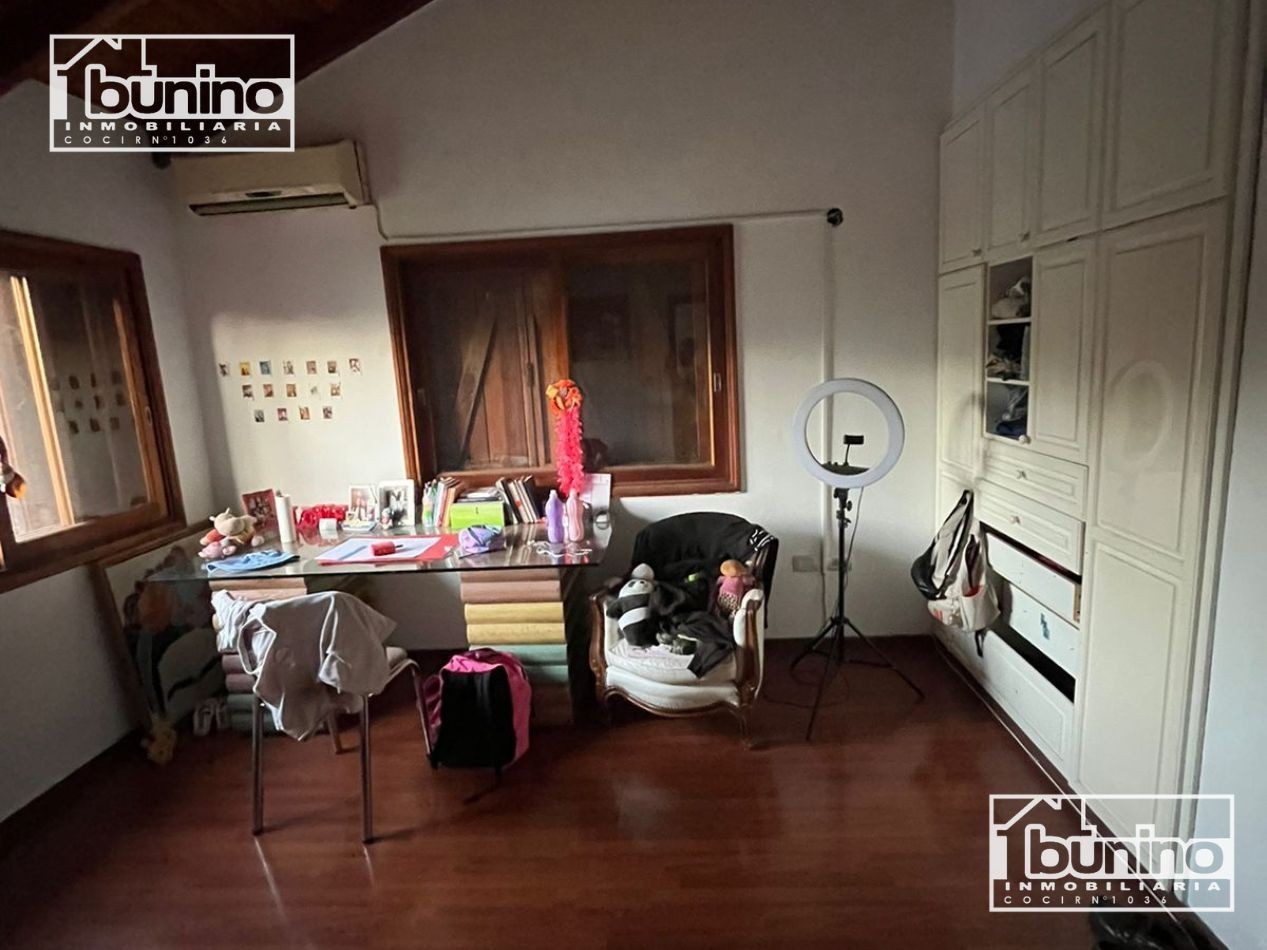 Casa en alquiler en Baigorria, 4 dormitorios - 50 metros de costanera 