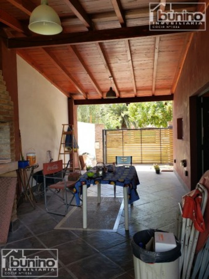 Casa alquiler temporario en Funes - 3 habitaciones con piscina 