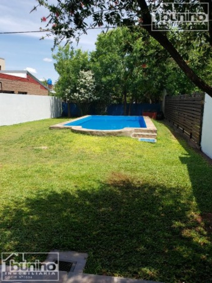 Casa alquiler temporario en Funes - 3 habitaciones con piscina 