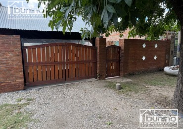 Casa EN VENTA , APTA CREDITO - 2 dorm. + comodin, Ibarlucea