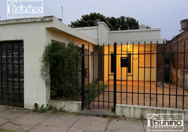 Casa a la venta de 2 dormitorios, cochera y quincho - Capitan Bermudez